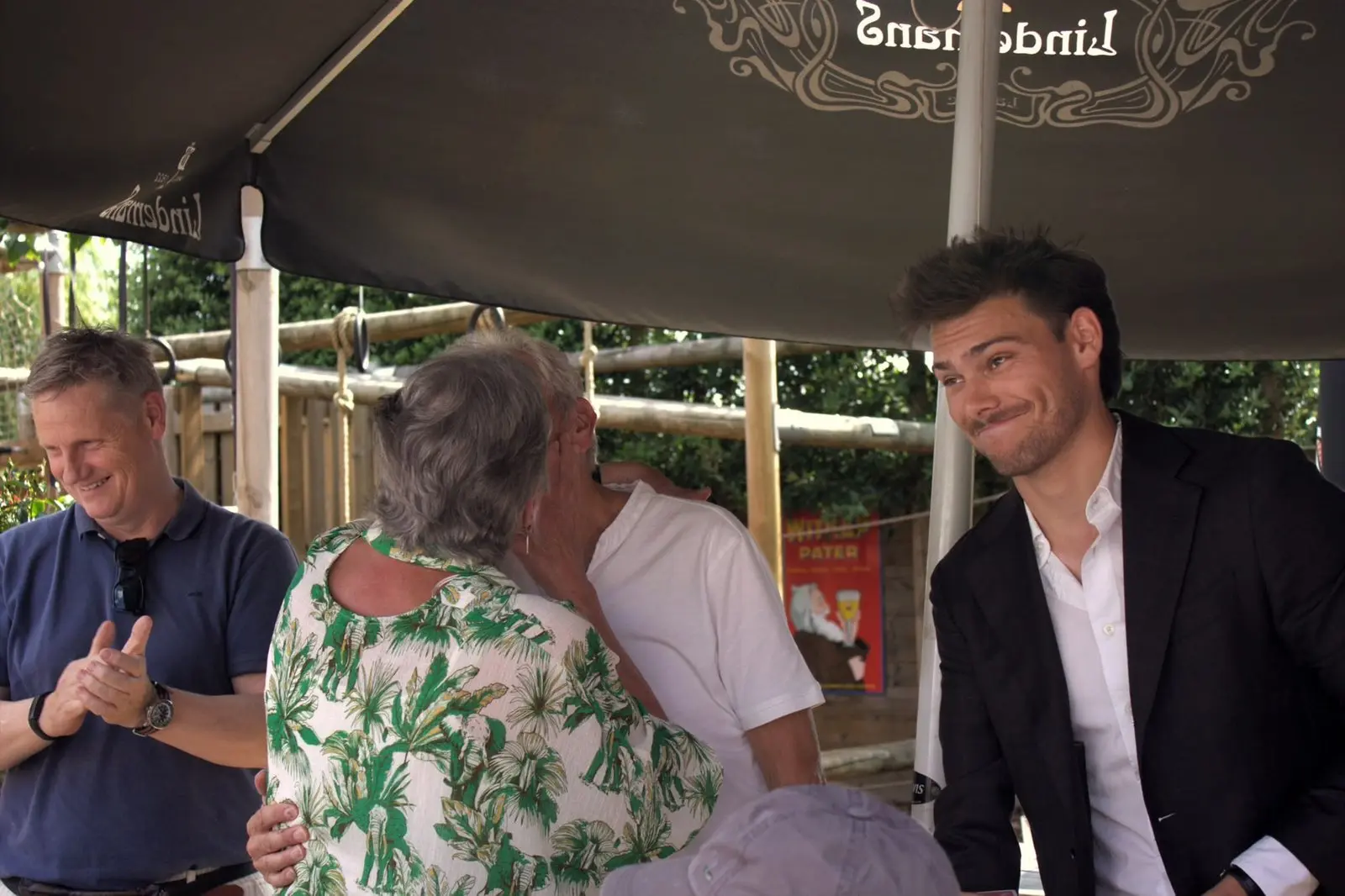 Sfeerbeeld van Wout De Sutter tijdens een optreden op een evenement