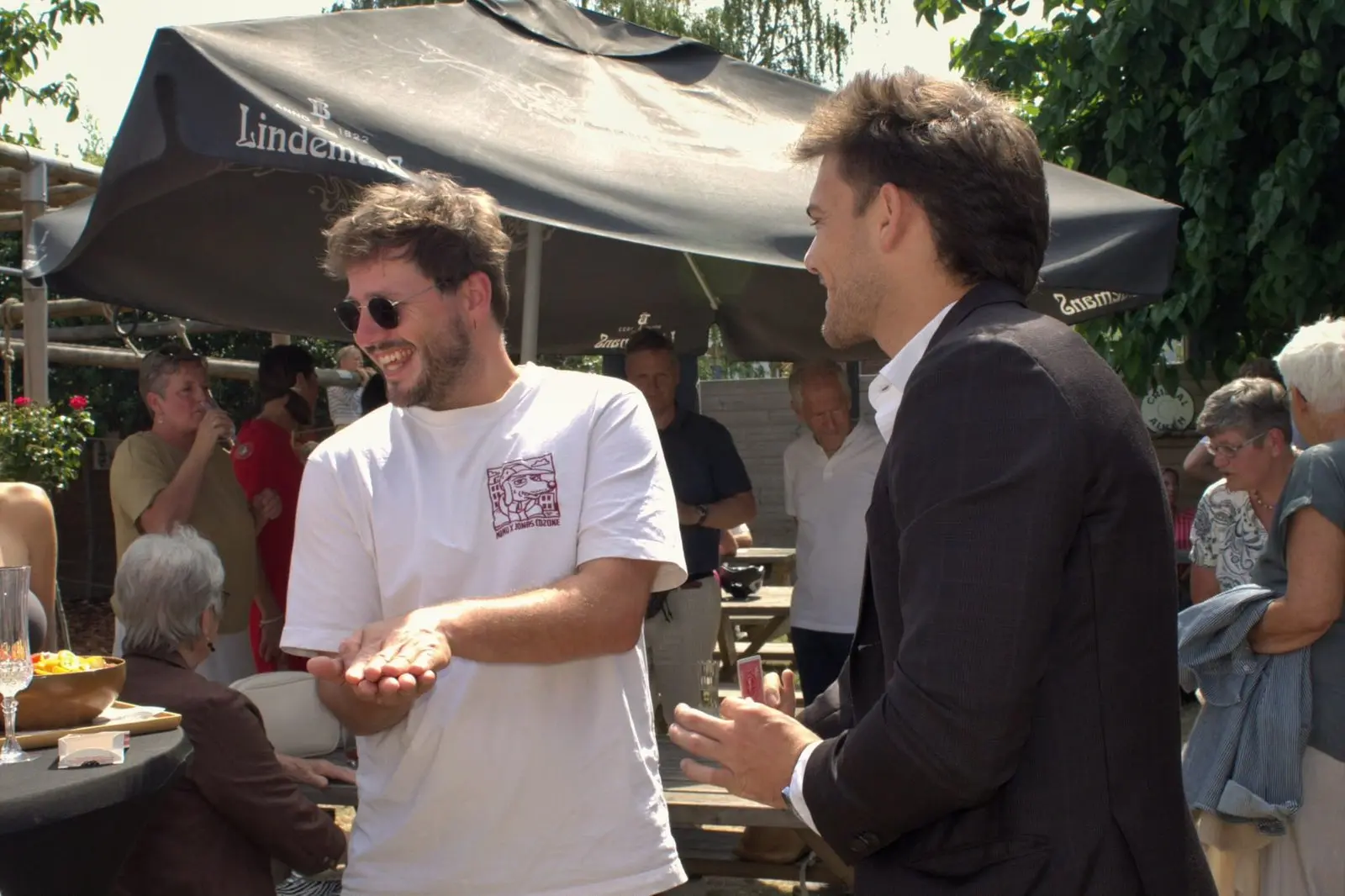 Sfeerbeeld van Wout De Sutter tijdens een optreden op een evenement