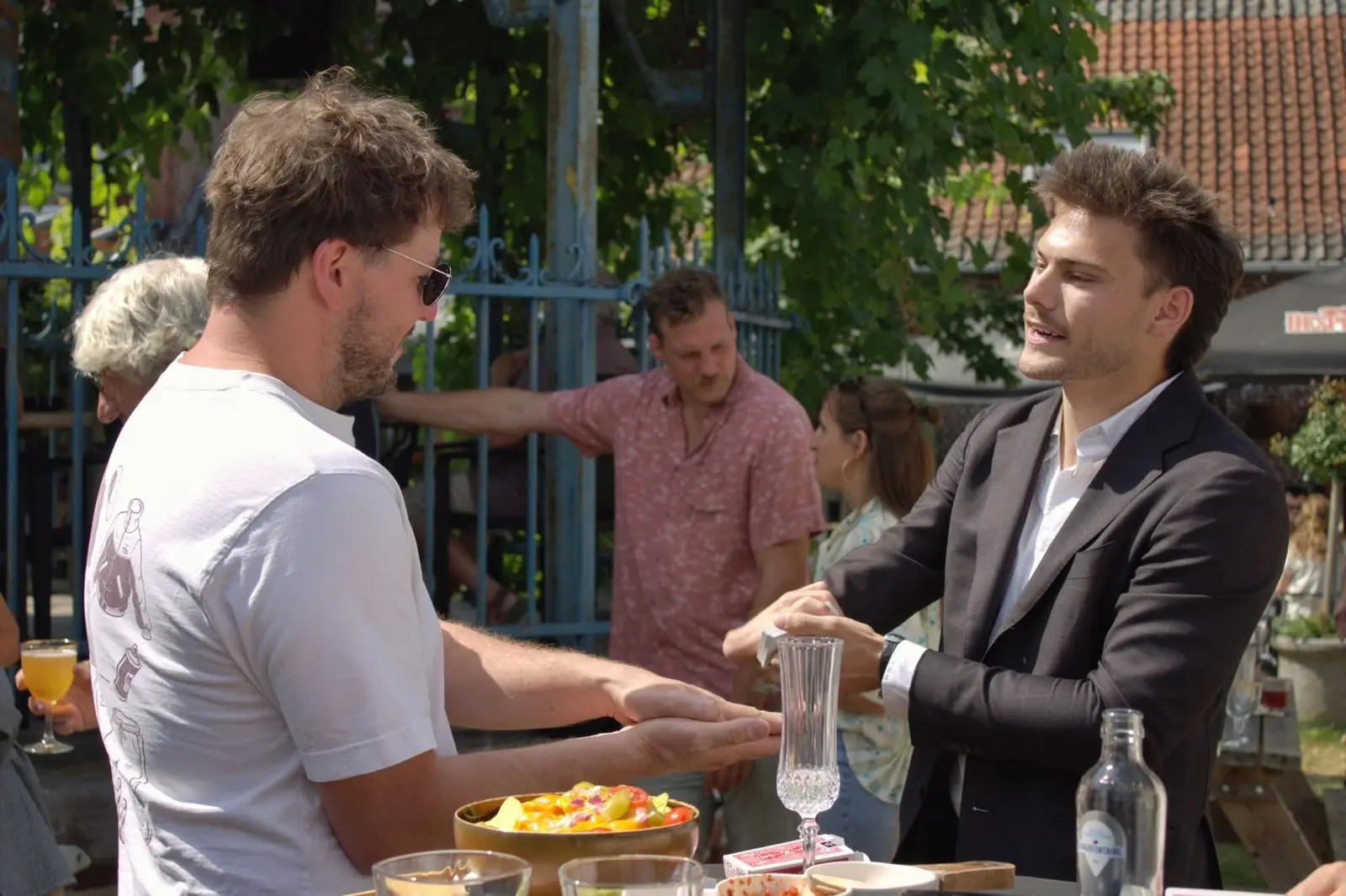 Sfeerbeeld van Wout De Sutter tijdens een optreden op een evenement